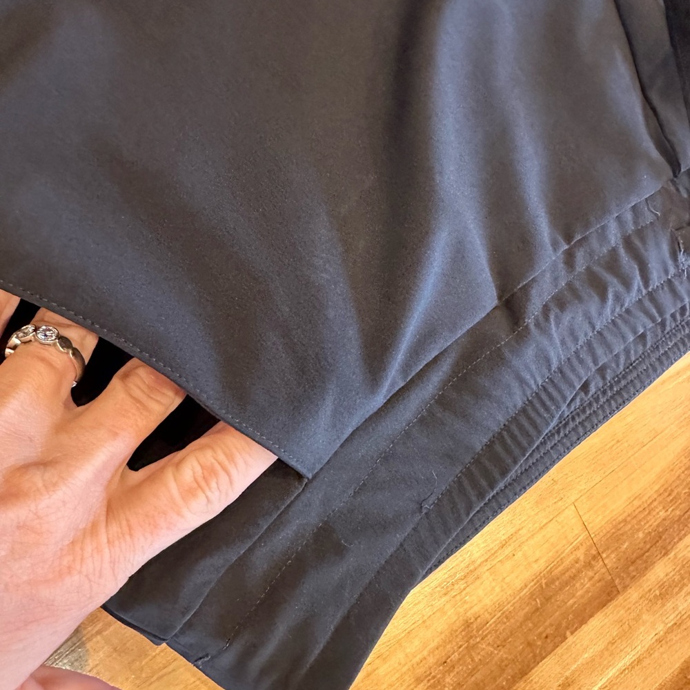Chico’s Sz 2.5 Zenergy Black Cargo Pants with Button Details - Picture 4 of 7